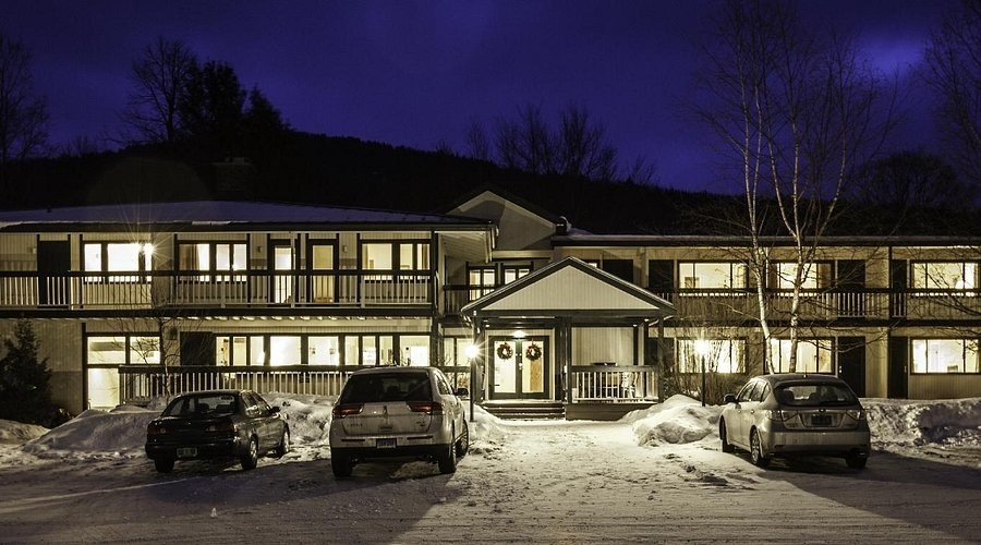 Front view of Seasons Resort VT in Warren, Vermont