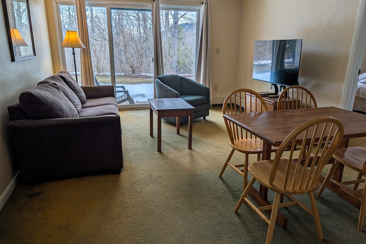 Seasons 207 rental interior