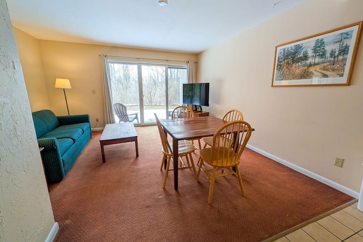 Seasons 208 rental interior